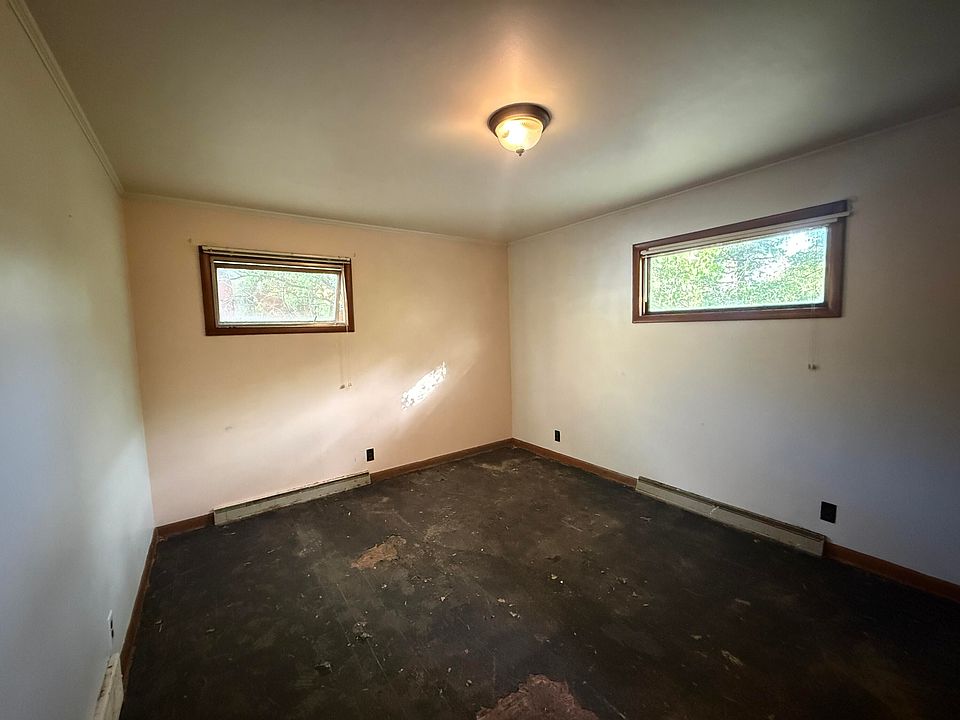 13th image of 651 Dillon St
