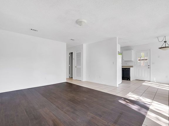 4th image of 2582 Chateau Ln