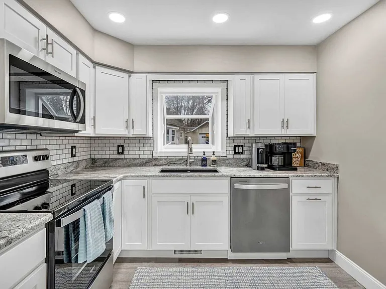 4927 Coleman Dr — Photo 10