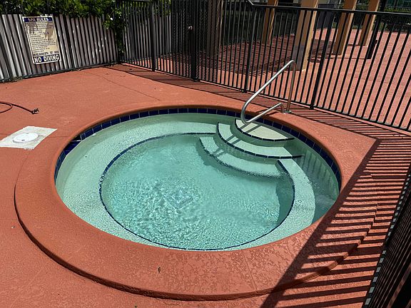 4th image of 5821 Riverside Dr #203-B