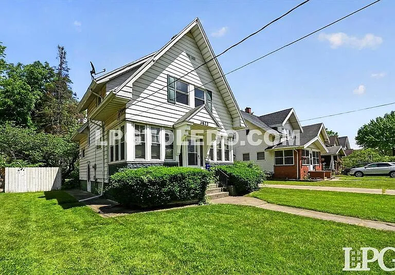 3822 Lockwood Ave — Photo 2