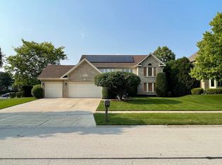 450 Foxford Dr, Buffalo Grove, IL 60089