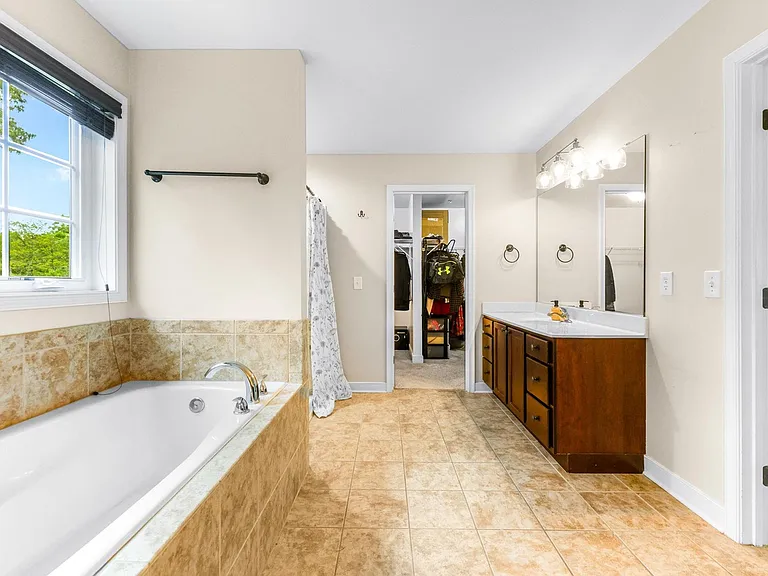 141 North Dr — Photo 33