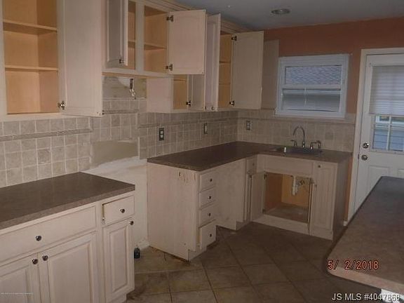 4th image of 26 Mount Katadin Dr