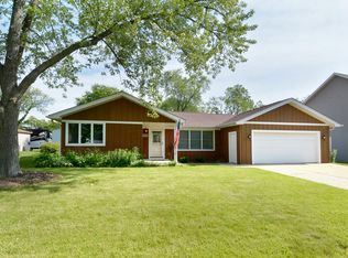 3408 Campbell St, Rolling Meadows, IL 60008