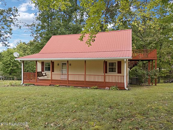 3rd image of 1016 Greenwood Dr