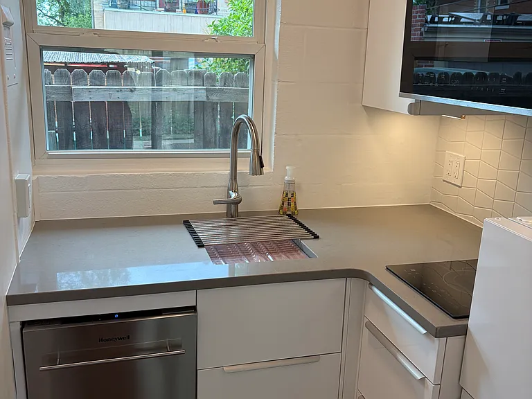 1063 Clayton St #D — Photo 8