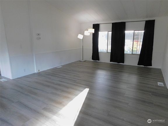 5th image of 12504 114th Avenue E #100