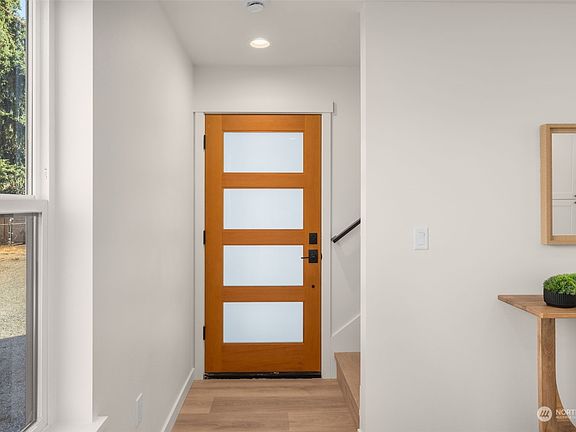 4th image of 10732 Fremont Avenue N