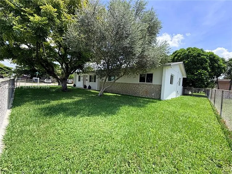 5101 SW 127th Pl #5101 — Photo 2