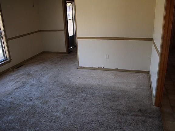 4th image of 400 E Elm St