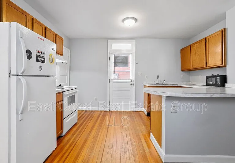 721 2nd St #A — Photo 9