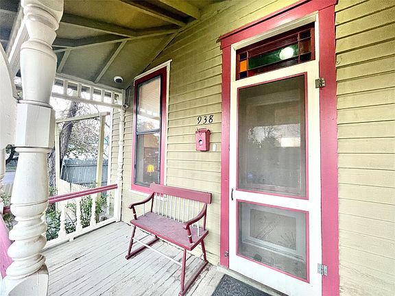 2nd image of 938 Tilden St