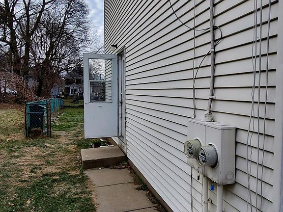 4th image of 2410 Poplar St #2410