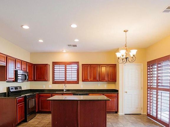 3rd image of 14766 W Larkspur Dr