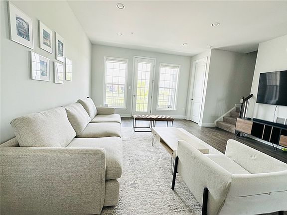 5th image of 107 Meeder Ln