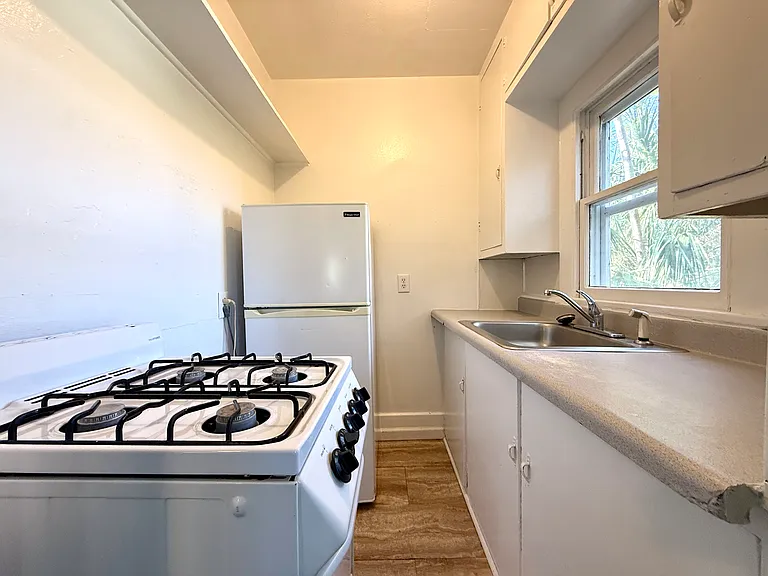 1017 6th St S #3 — Photo 5