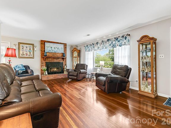 5th image of 95 Pensacola Ave