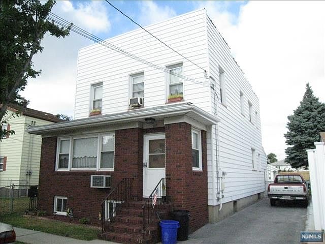 2nd image of 707 Meyer Ave