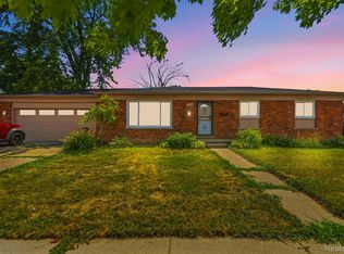 21508 Lanse St, Saint Clair Shores, MI 48081