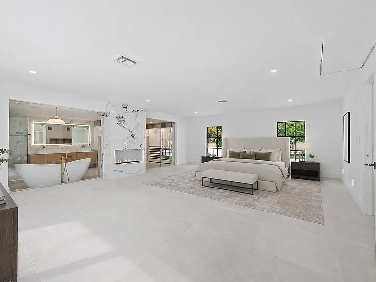 391 W Riverside Dr — Photo 9