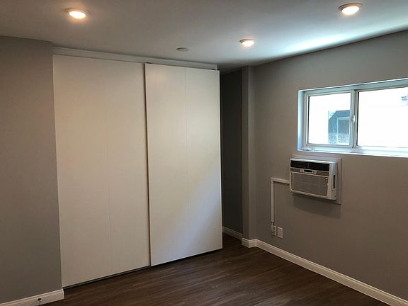 4th image of 13435 Burbank Blvd