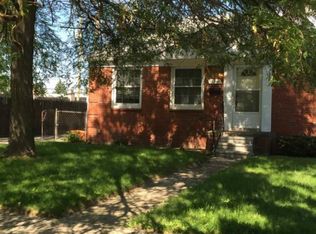 18541 Roscommon St, Harper Woods, MI 48225