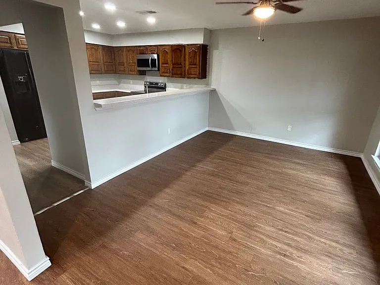 3425 Courtyard Cir — Photo 16