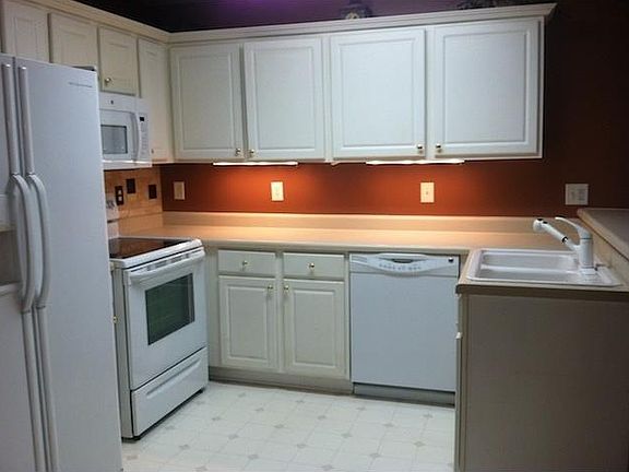 4th image of 190 Stoneforest Dr