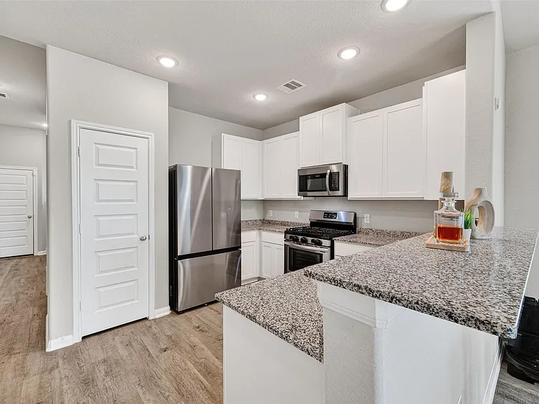 8006 Barret Travis Ct — Photo 4