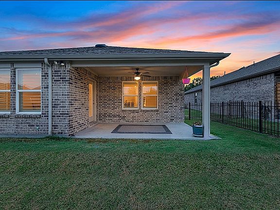 4th image of 913 Rough Hollow Dr