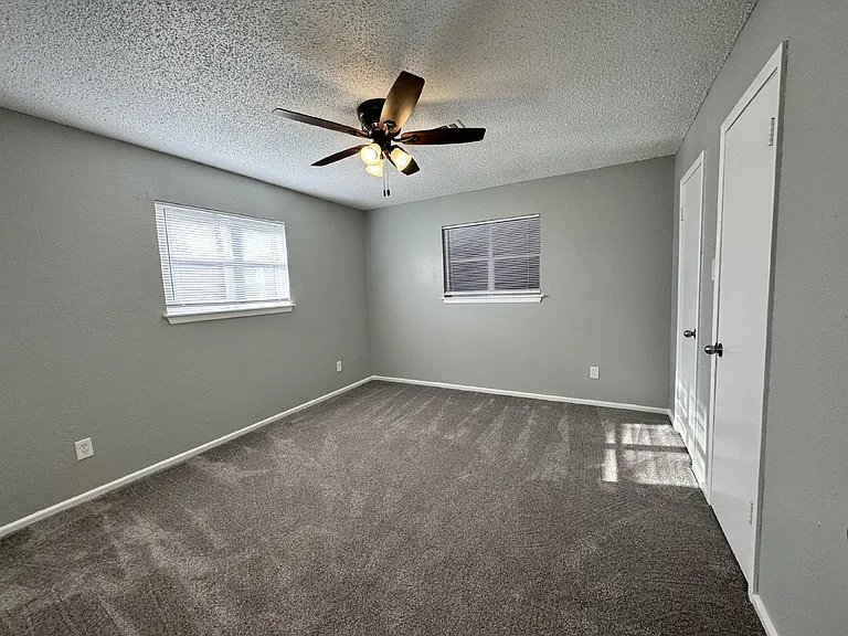 140 Towne West Dr — Photo 13