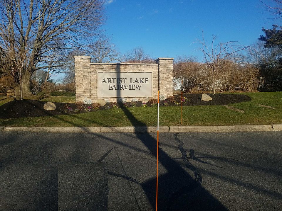 2nd image of 38 Artist Lake Dr