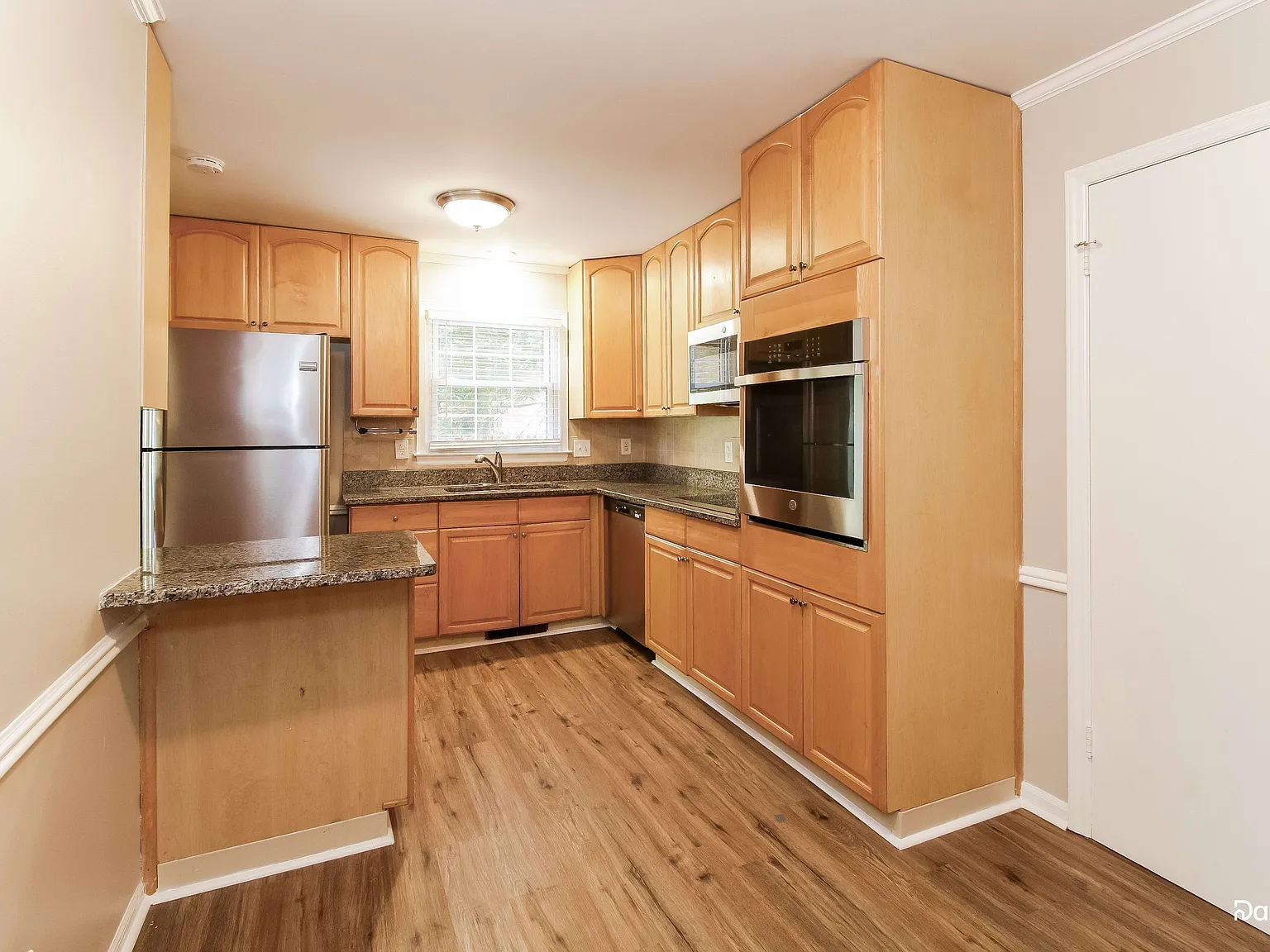 3 bed, 2.0 bath, 1523 sqft, $2,020 — Photo 2