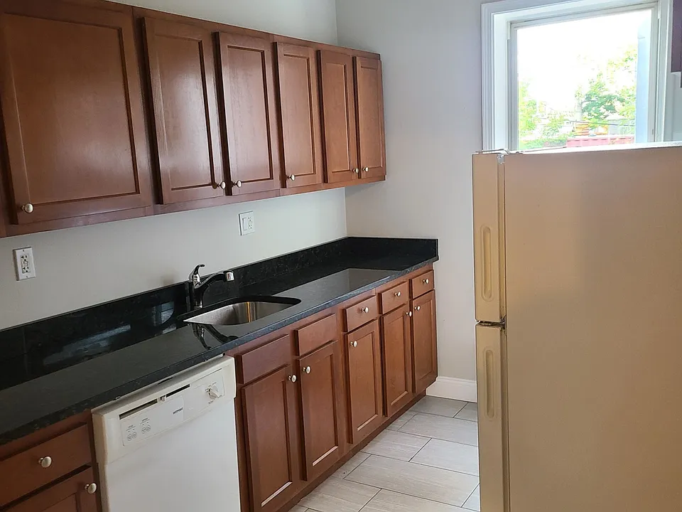 10 Farrington Ave #4