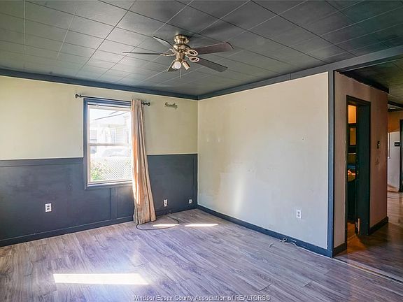 5th image of 16 McNaughton Ave