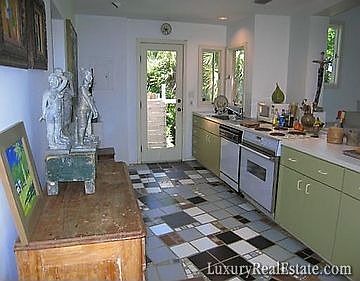 3rd image of 1575 Pelican Ln