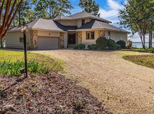 365 Cedar Pointe Dr, Weems, VA 22576