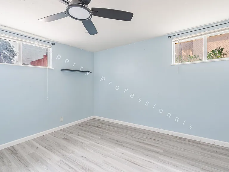 221 W 5th St — Photo 11