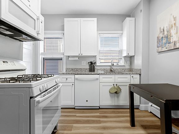 4th image of 807 E 3rd St #2