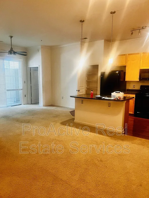 2 bed, 2.0 bath, 1100 sqft, $2,100 — Photo 2