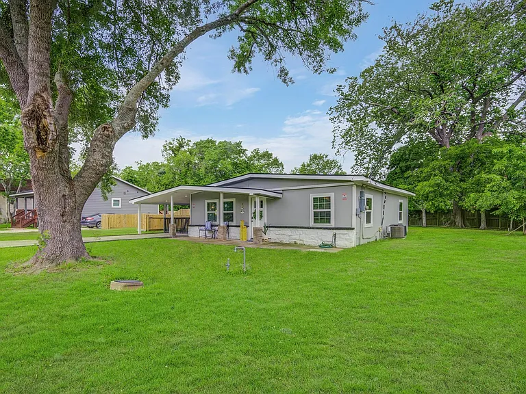 541 Circle Dr — Photo 3