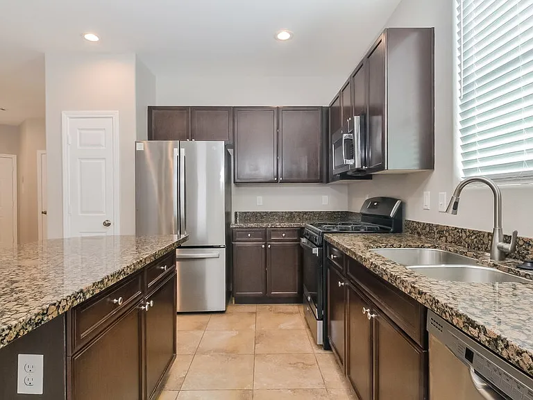 993 Pebble Lake St — Photo 9