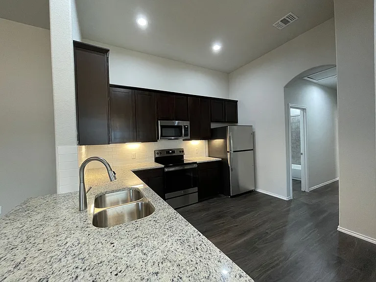 625 Heathers Way — Photo 5