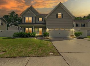 557 Hanbury Rd W, Chesapeake, VA 23322