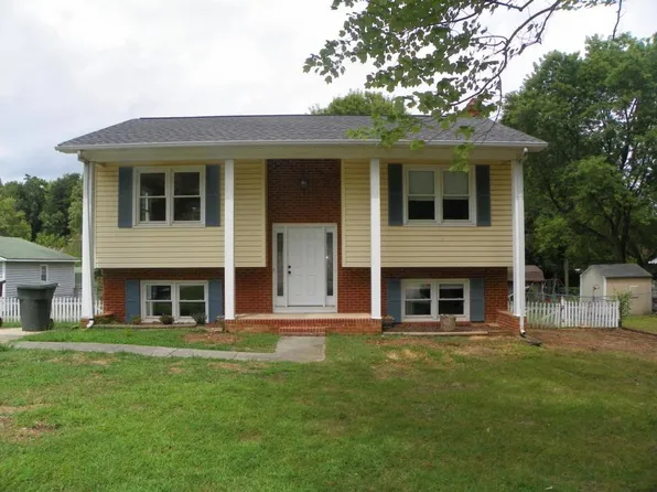 4704 Wakewood Dr, Greensboro, NC 27407