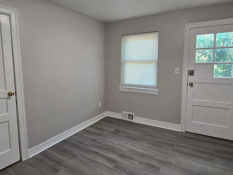 2912 Woodleigh St #2 — Photo 15