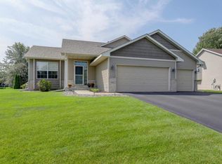 552 Myrtle Ln, Lino Lakes, MN 55014