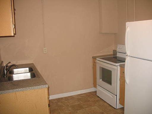 2nd image of 130B W Carter St