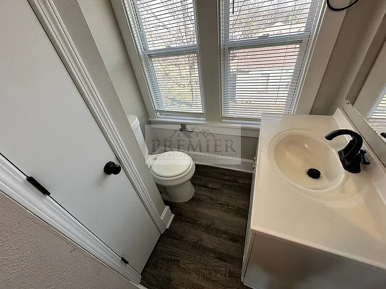 184 W North St — Photo 24